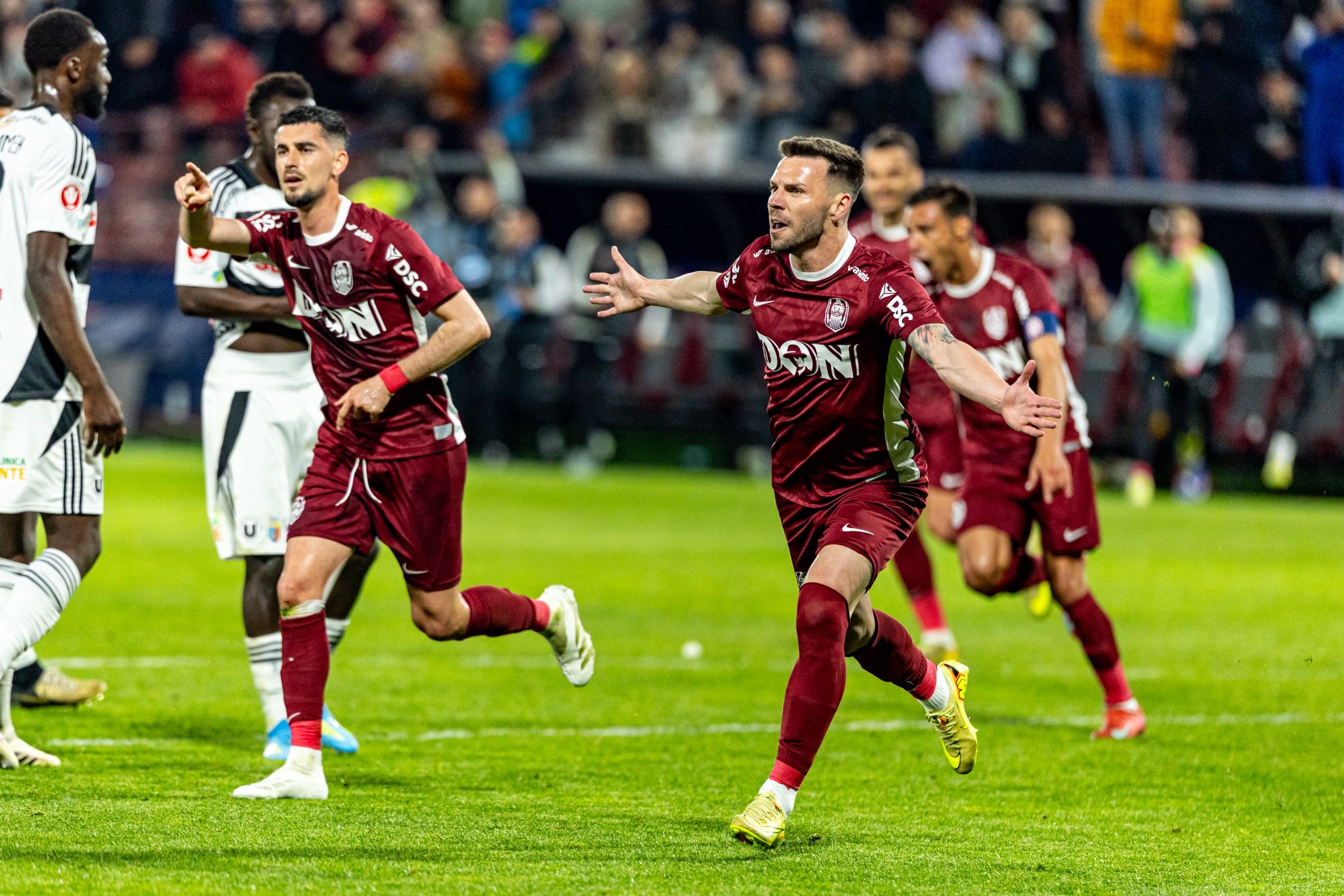 Andrei Cordea de la CFR Cluj celebrand golul marcat, FOTO: Horvath Tamas/ SportPulse