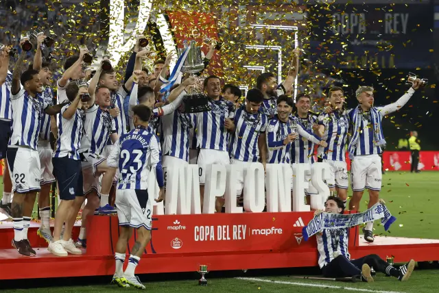 Real Sociedat celebrand, FOTO, Heraldo de Aragon