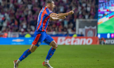 Manuel Insaurralde de la San Lorenzo celebrant dupe golul marcat in partida dintre San Lorenzo vs Estudiantes de La Plata, disputat pe stadionul Estadio Pedro Bidegain (Nuevo Gasómetro), în cadrul campionatului Argentinei, la 3 aprilie 2026, Buenos Aires, Argentina. Foto: Emil Sebastian Popescu/SportPulse