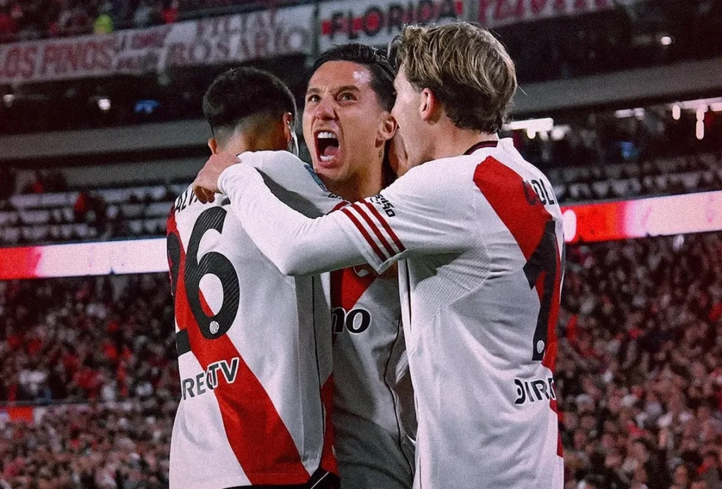 Driussi celebrand alaturi de coechipierii lui in partida contra celor de la Gimnasia a LaPlata, FOTO: RiverPlate