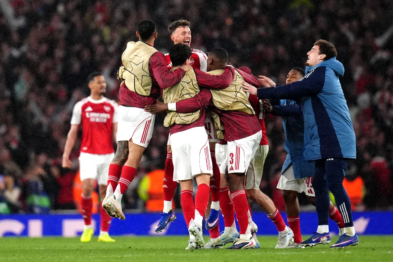 Jucatorii lui Arsenal celebrand la finalul semifinalei din UEFA Champions League dintre Arsenal vs Atleticao Madrid, Emirates Stadium, Londra, FOTO: PA