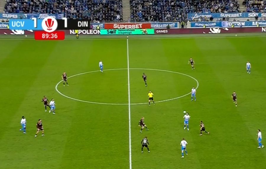 Pozitia lui Nsimba in momentul in care primeste pasa de la Baluta, FOTO: captura video