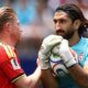 Alireza Beiranvand si Kevin De Bruyne, FOTO: AFP