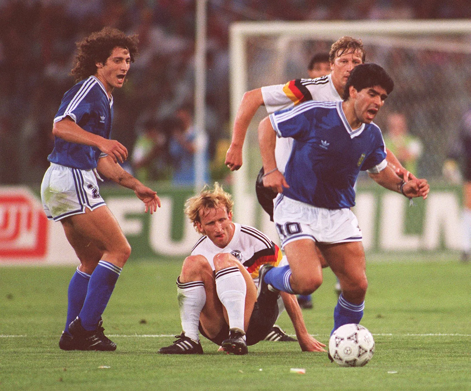 Diego Maradona, in finala din Cupa Mondiala Italia 1990 impotriva Germaniei, FOTO: These Football Times