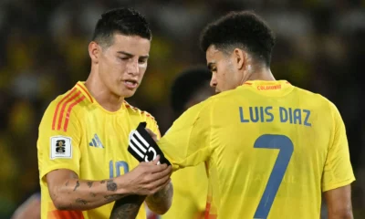 James Rodriguez cedand banderola de capitan lui Luis Diaz, FOTO: IMAGO