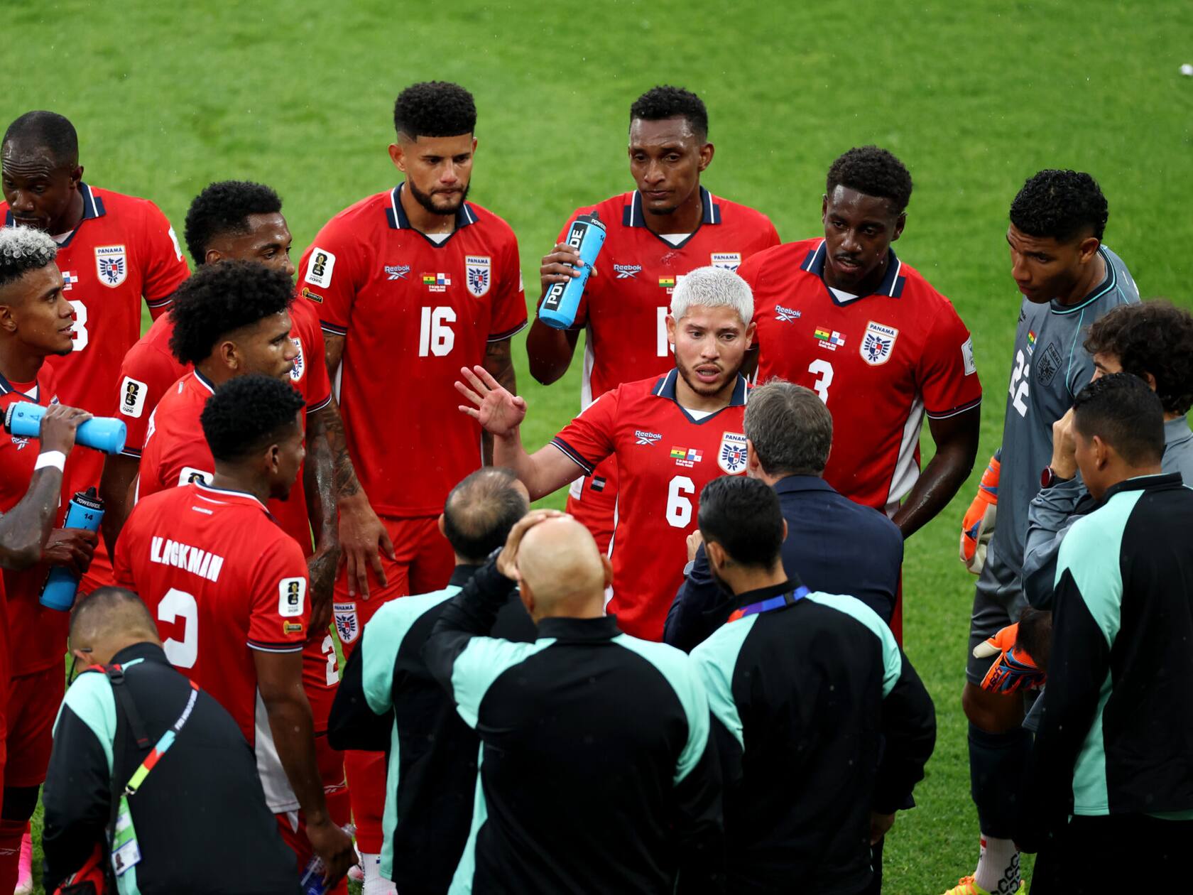 Jucatorii selectionatei Panama in pauza de hidratare, FOTO: AFP