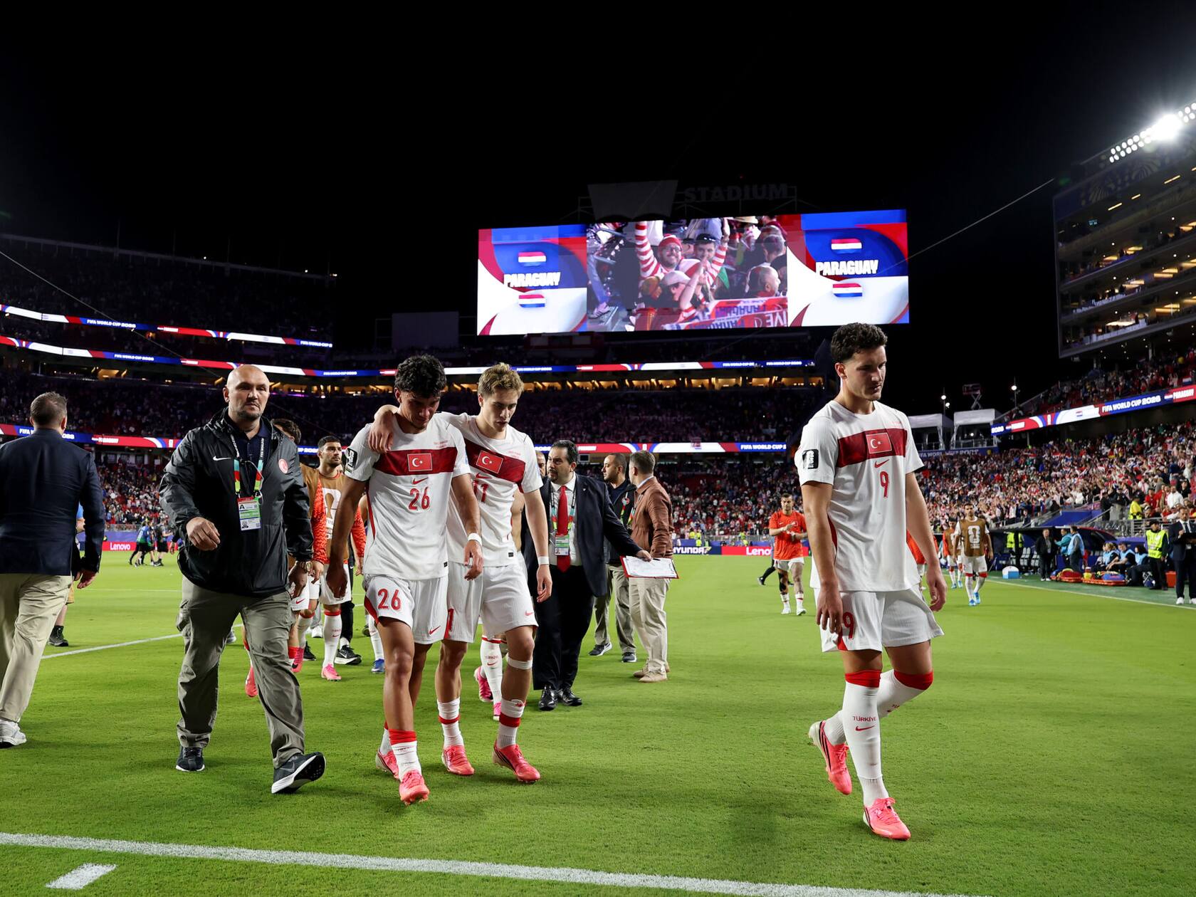 Jucatorii turci dupa partida impotriva celor din Paraguay, FOTO:IMAGO