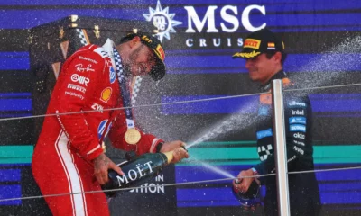 Lando Norris si Lewis Hamilton pe podiumul de la Barcelona, FOTO: ClamoPhoto