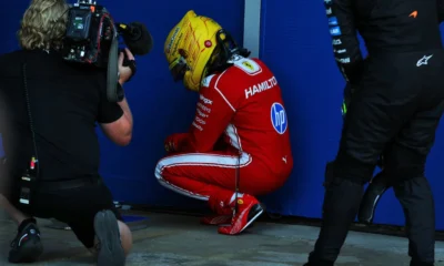 Lewis Hamilton, intrun moment de reflectie imediat dupa victoria din Barcelona, FOTO: CalmoPhoto