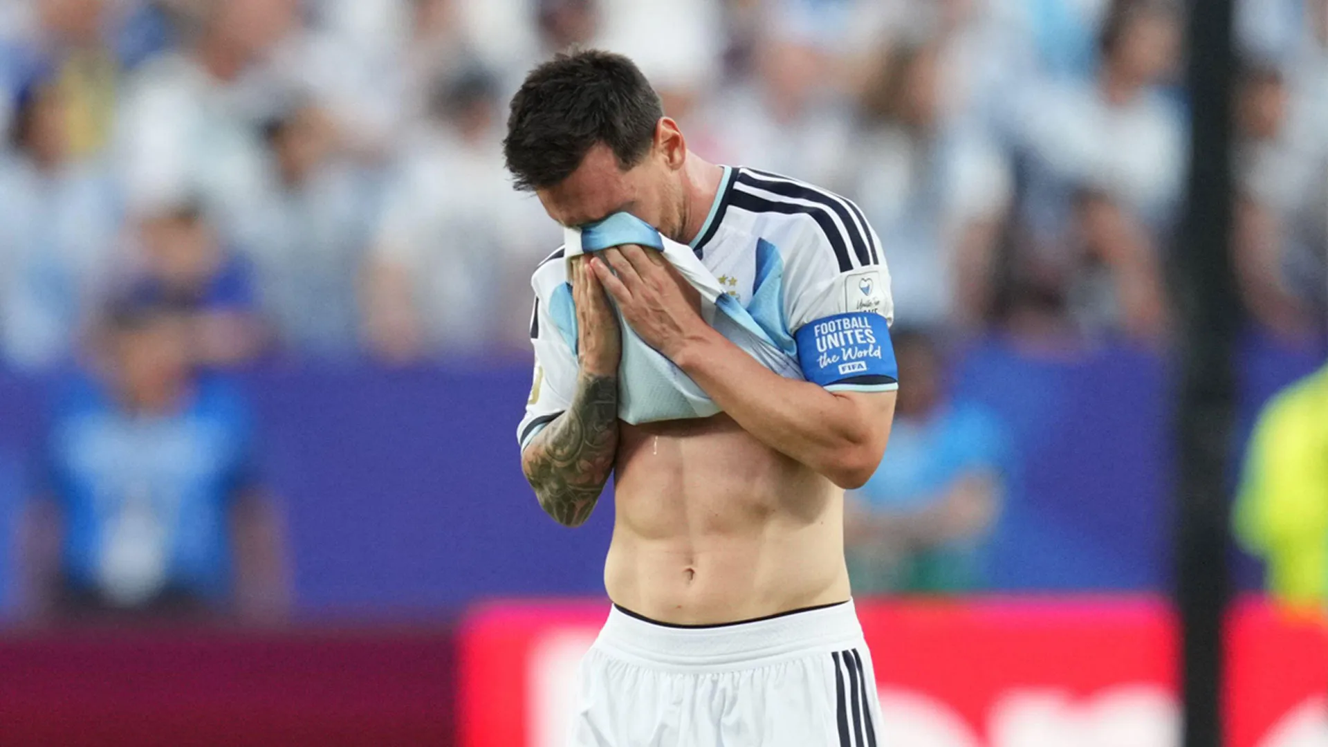 Lionel Messi, izbucnind in plans, FOTO:AFP