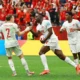 Promise David (24) si Alistair Johnston (2), Canada, celebrand golul, FOTO: Y News Canada