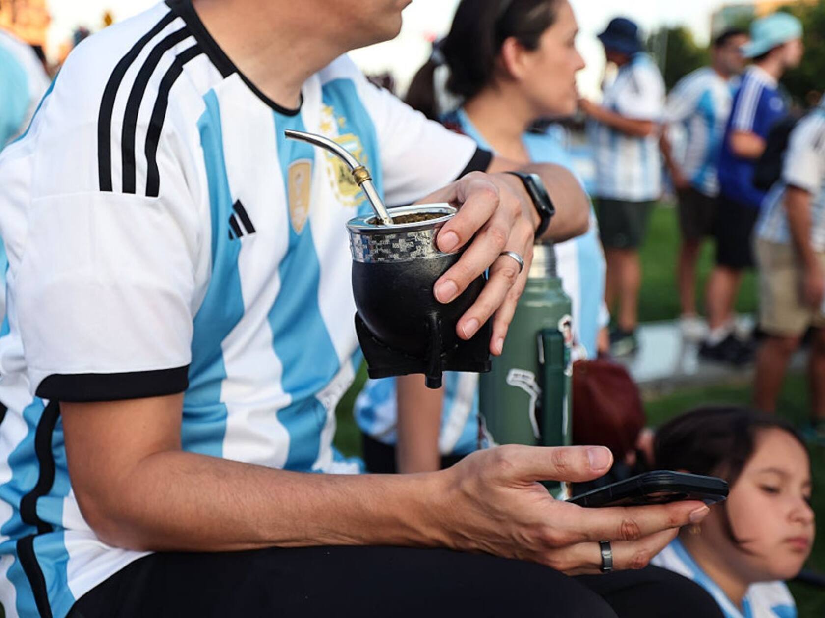 Suporter argentinian care bea mate. FOTO: Instagram