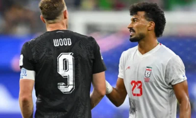 Chris Wood (9) si Ramin Rezaeian (23), FOTO: IMAGO