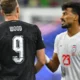 Chris Wood (9) si Ramin Rezaeian (23), FOTO: IMAGO