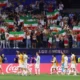 Suporterii iranieni fluturand drapelul Iranian, FOTO/AFP