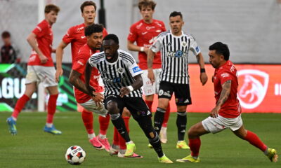 Mouhamadou Basirou Drammeh si Niklas Castro in meciul de fotbal dintre FC Universitatea Cluj si Brann, contand pentru Turul 2 de calificare UEFA Conference League, desfasurat pe Arena Sepsi OSK din Sfantu Gheorghe, joi 23 iulie 2026. © FOTO:Bogdan Balas/SPORT PICTURES