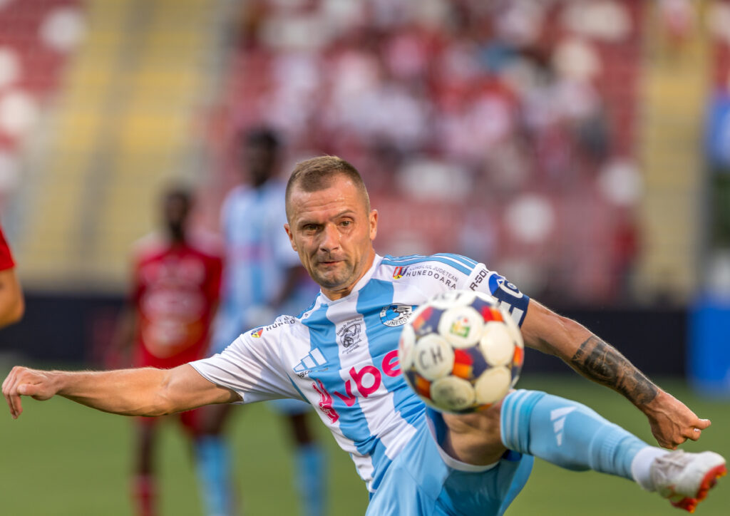 Alexandru Neacsa de la Corvinul in actiune, Stadion Francisc Neuman, Arad, FOTO: Emil Sebastian Popescu / SportPulse