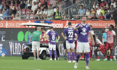 Alexi Paul Pitu paraseste terenul accidentat in meciul de fotbal dintre UTA Arad si FC Rapid Bucuresti, contand pentru Superliga Superbet, desfasurat pe Arena Francisc Neuman din Arad, vineri 7 august 2026. © FOTO:Alexandra Fechete/SPORT PICTURES