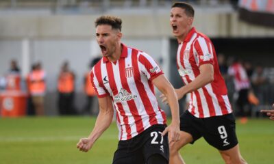 Adolfo Gaich(27) si Guido Carrillo (9) de la Estudiantes celebrand primul gol al partidei, FOTO/EFE