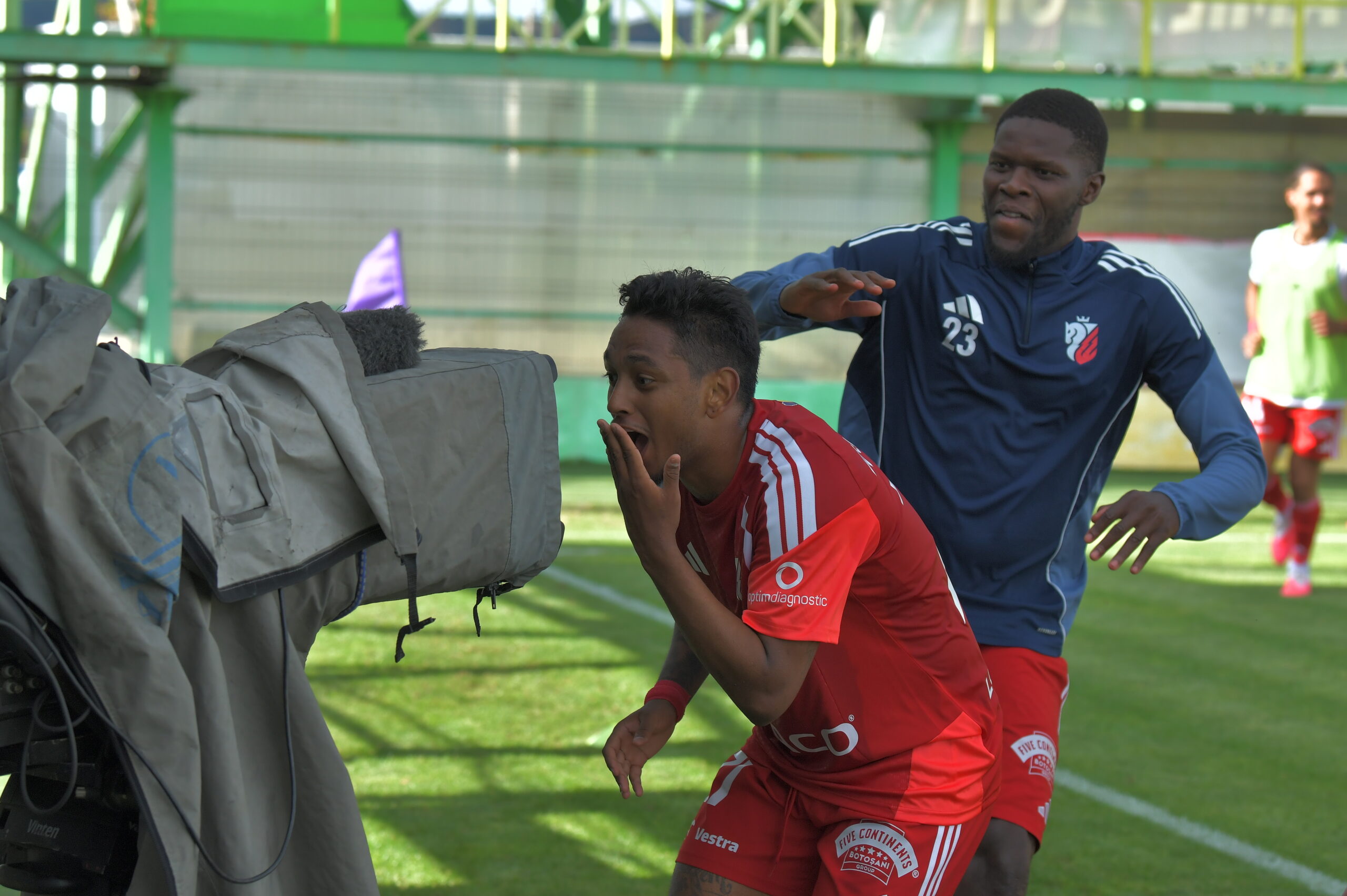 Gabriel Gama Da Silva se bucura dupa un gol marcat in meciul de fotbal dintre FC Arges si FC Botosani, contand pentru Superliga Superbet, desfasurat pe Stadionul Orasenesc din Mioveni, duminica 13 septembrie 2026. © FOTO:Mihai Nitoiu/SPORT PICTURES