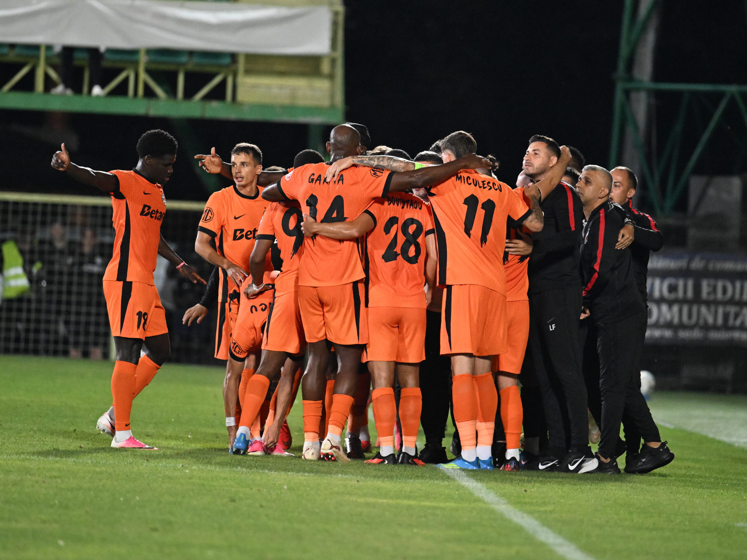 Bucurie ros albastra cu Joao Paulo Moreira Fernandes, Ronny Joel Andre Labonne, Paul Arnold Garita, Joyskim Aurélien Dawa Tchakonte, Aymen Abdelkrim Boutoutaou, David Raul Miculescu si Lucian Filip in meciul dintre FC Arges si FCSB, contand pentru Cupa Romaniei Betano, desfasurat pe Stadionul Orasenesc din Mioveni, miercuri 2 septembrie 2026. © FOTO:Razvan Pasarica/SPORT PICTURES