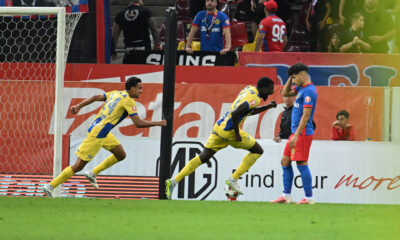 Malula Breston Sumbula si Adam Mahmoud Paul Zaian se bucura dupa un gol marcat in meciul dintre FCSB si Petrolul Ploiesti, contand pentru Superliga Superbet, desfasurat pe Arena Nationala din Bucuresti, luni 14 septembrie 2026. © FOTO:Razvan Pasarica/SPORT PICTURES