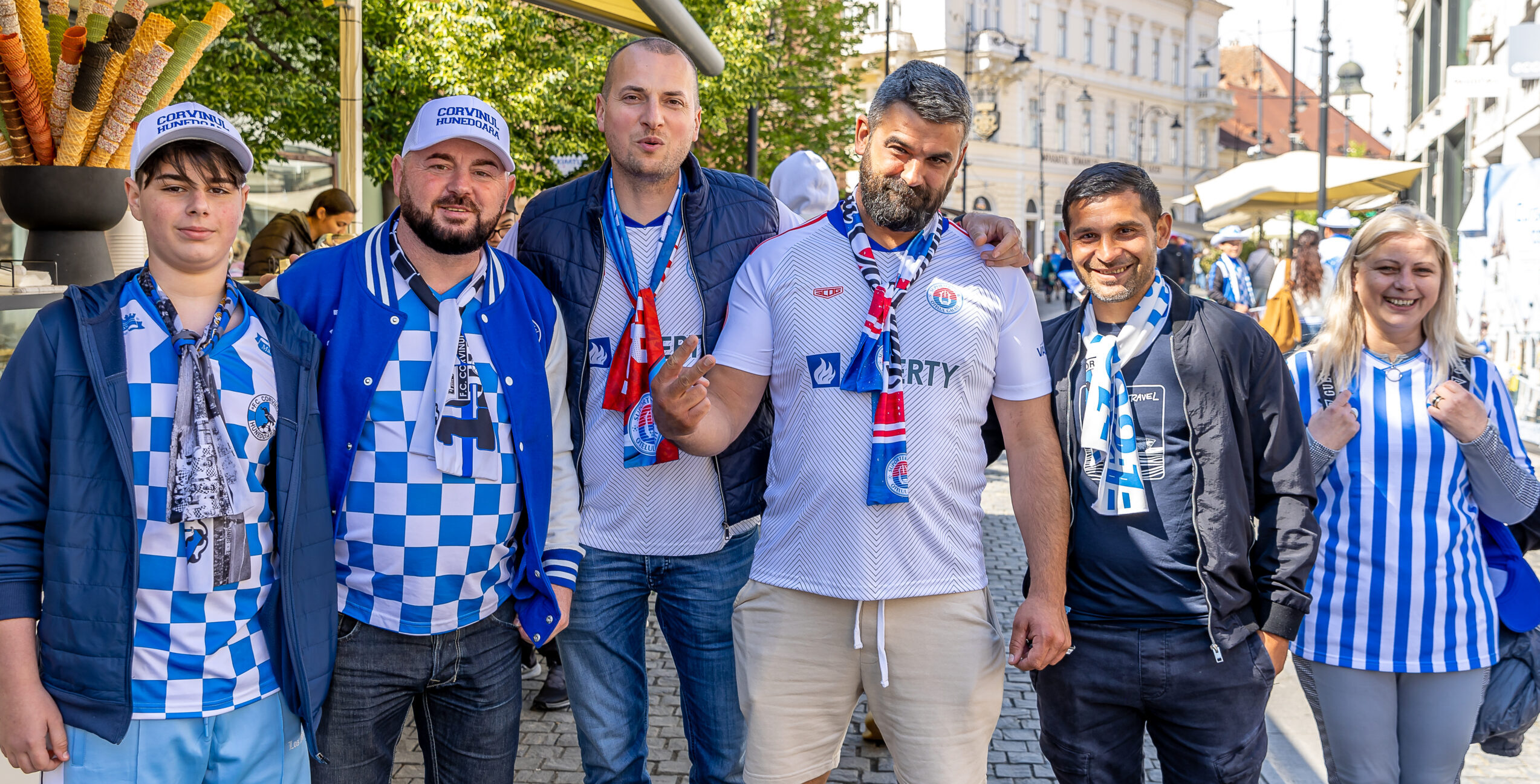 Suporterii celor de la Corvinul Hunedoara si cei ai celor de la Otelul Galati inaintea finalei de Cupa Romaniei, 15 Mai 2024, Sibiu, FOTO ©Emil Sebastian Popescu/ESPphoto