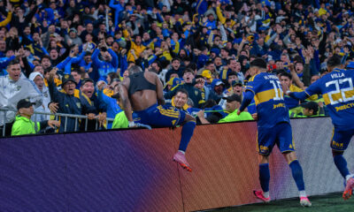 Enner Valencia, celebrand golul marctat in partida Racing Club vs Boca Juniors, în partida din sferturile de finală ale Cupei Argentinei (Copa Argentina), disputat pe stadionul Gigante de Arroyito din Rosario, Argentina. Boca Juniors s-a impus cu 3-2 în fața lui Racing Club, după o remontada spectaculoasă de la 0-2, și s-a calificat în semifinalele competiției. Foto: Julio Mancini / SportPulse