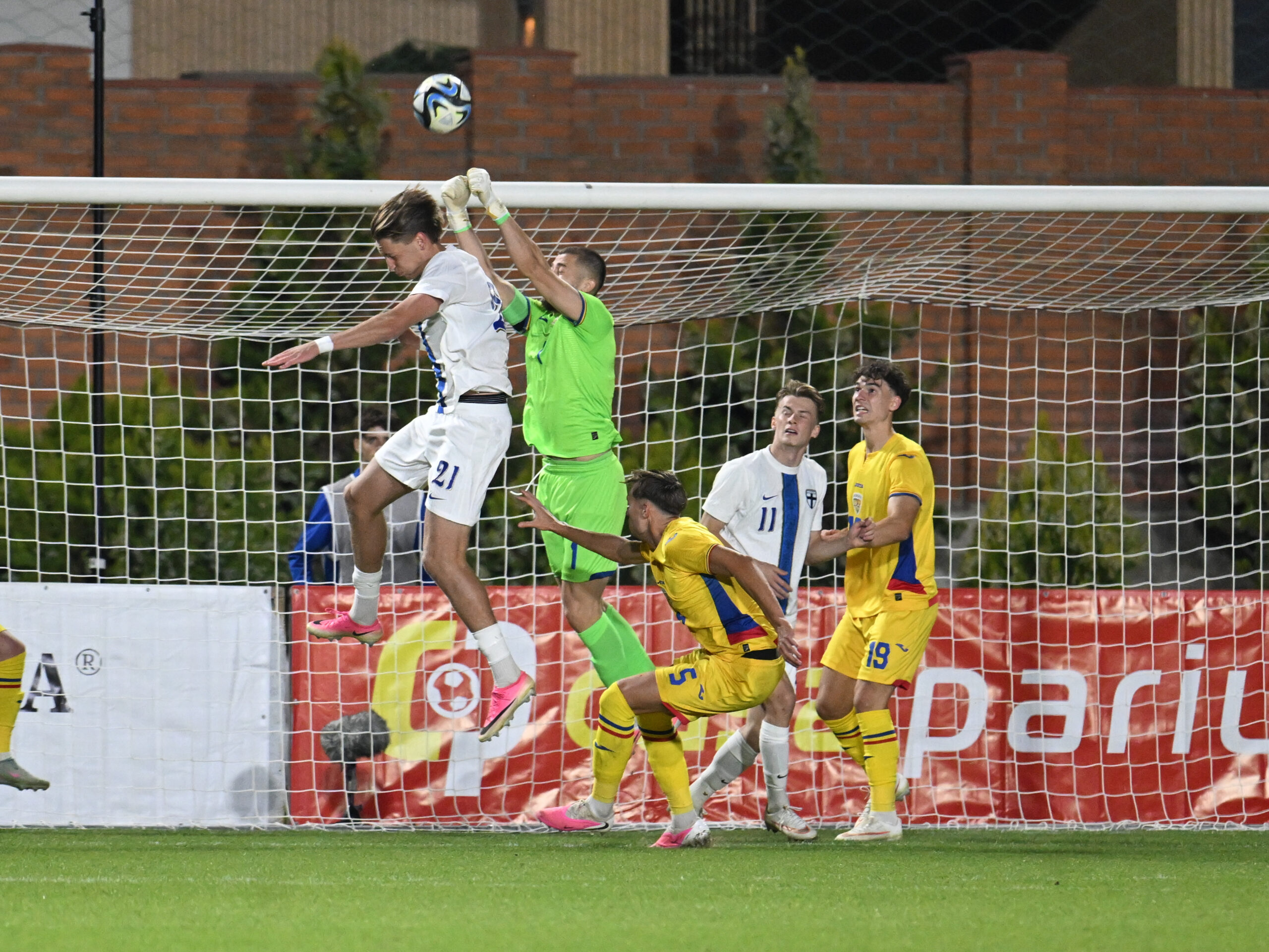 Ilari Kangasniemi, Razvan Pascalau, Kevin Ciubotaru, Marius Söderbäck si Stefan Lefter in meciul de fotbal dintre Romania U21 si Finlanda U21, contand pentru Preliminariile Campionatului European U21 din 2027, desfasurat pe Stadionul Eugen Popescu din Targoviste, miercuri 30 septembrie 2026. © FOTO:Razvan Pasarica/SPORT PICTURES