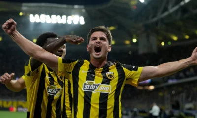 Razvan Marin de la AEK Atena, celebrand golul marcat, FOTO:IMAGO
