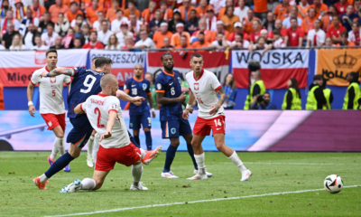 Robert Lewandowski in duel cu Nihad Mujakic, FOTO:IMAGO