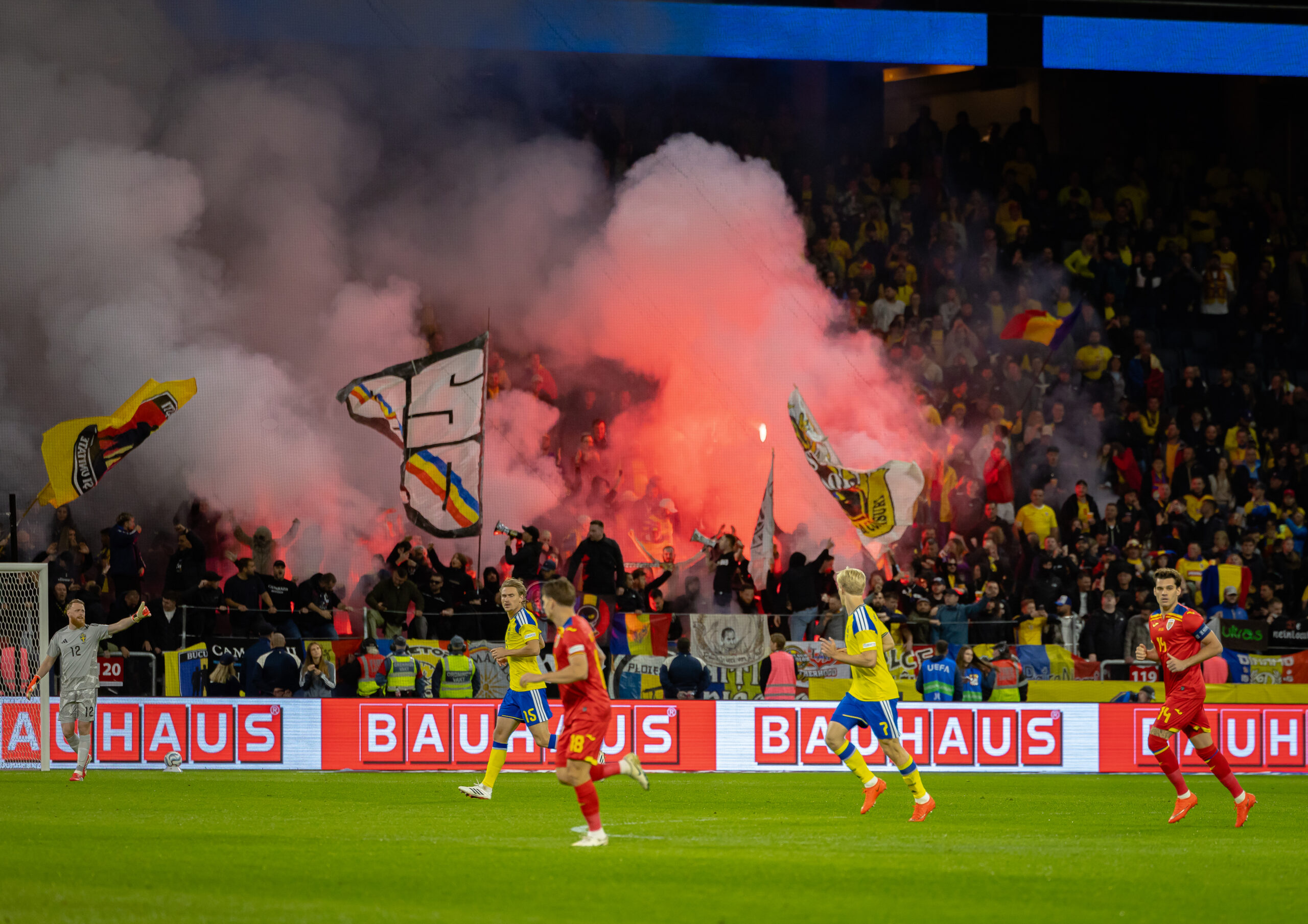 Fumigene in sectorul suporterilor romani in partida Suedia vs Romania din UEFA Nations League, disputata pe Strawberry Arena, Solna, Suedia © FOTO:Emil Sebastian Popescu/ESPphoto