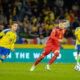 Ayari Yasin si Louis Munteanu, in duel pentru minge in partida Suedia vs Romania din UEFA Nations League, disputata pe Strawberry Arena, Solna, Suedia © FOTO:Emil Sebastian Popescu/ESPphoto