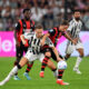 Teun Koopmeiners de la Juventus si Luka Modric de la AC Milan in duel, FOTO:CalcioItalia