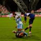 Renato Espinosa de la Corvinul Hunedoara in duel cu Nikola Sevanovic de la Universitatea Craiova in timpul partidei din etapa a 9-a din Superliga, Stadion Francisc von Neuman, Arad, FOTO/ Alexandru Florea/SportPulse