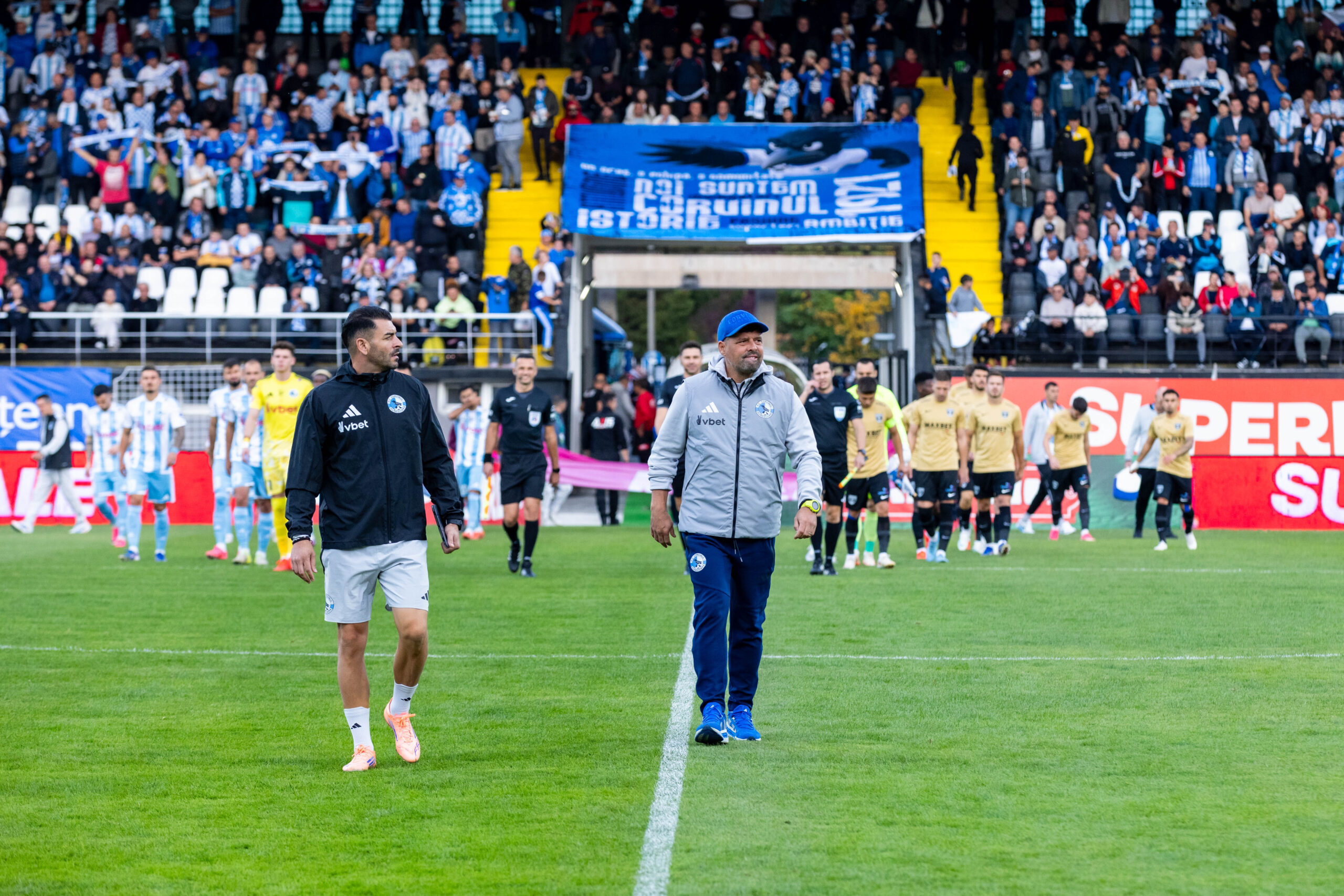 Florin Maxim, antrenor Corvinul Hunedoara înaintea partidei din etapa a 11-a a SuperLigii României, dintre Corvinul Hunedoara și FC Voluntari, disputată pe Stadionul „Petre Libardi” din Petroșani, România, 9 octombrie 2026. FOTO / Andrei Apolzan / SportPulse