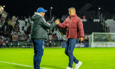 Florin Maxim antrenor Corvinul și Daniel Pancu antrenor Rapid, înaintea partidei din etapa a 2-a a Grupei A din Cupa României Betano 2026/2027, dintre Corvinul Hunedoara și Rapid București, disputată pe Stadionul „Petre Libardi” din Petroșani, România, 27 octombrie 2026. ©FOTO / Raul Marica / SportPulse