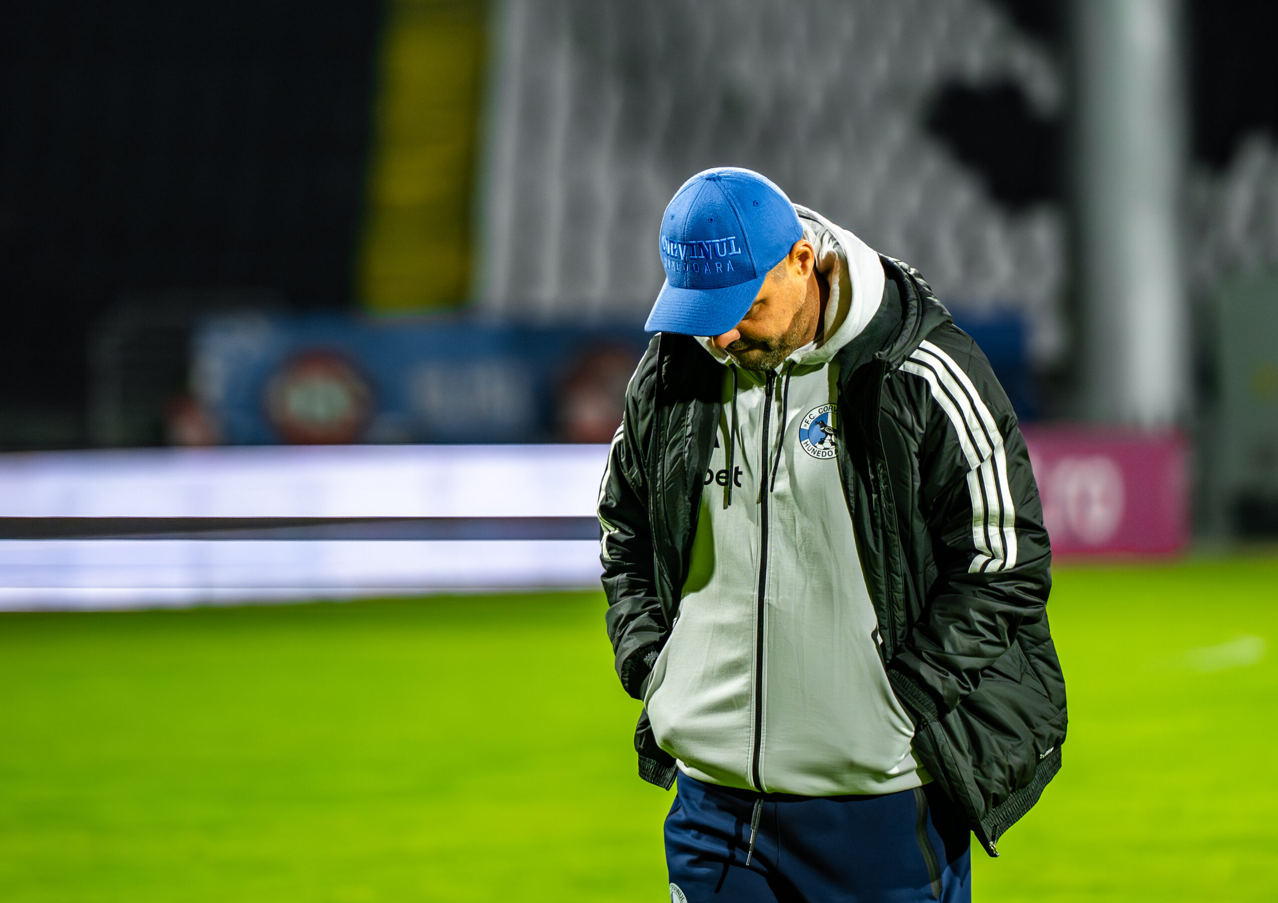 Florin Maxim antrenor Corvinul Hunedoara, Stadionul „Petre Libardi” din Petrosani, România, 23 octombrie 2026. ©FOTO / Raul Marica / SportPulse