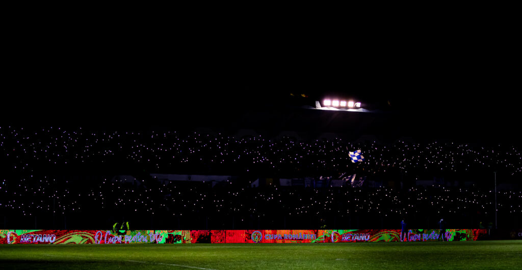 Suporterii hunedoreni la finalul partidei dintre Corvinul Hunedoara v CFR Cluj, sfertului de finala Cupa Romaniei Betano stadionul Michael Klein, Hunedoara
Foto Emil Sebastian Popescu/ESPphoto