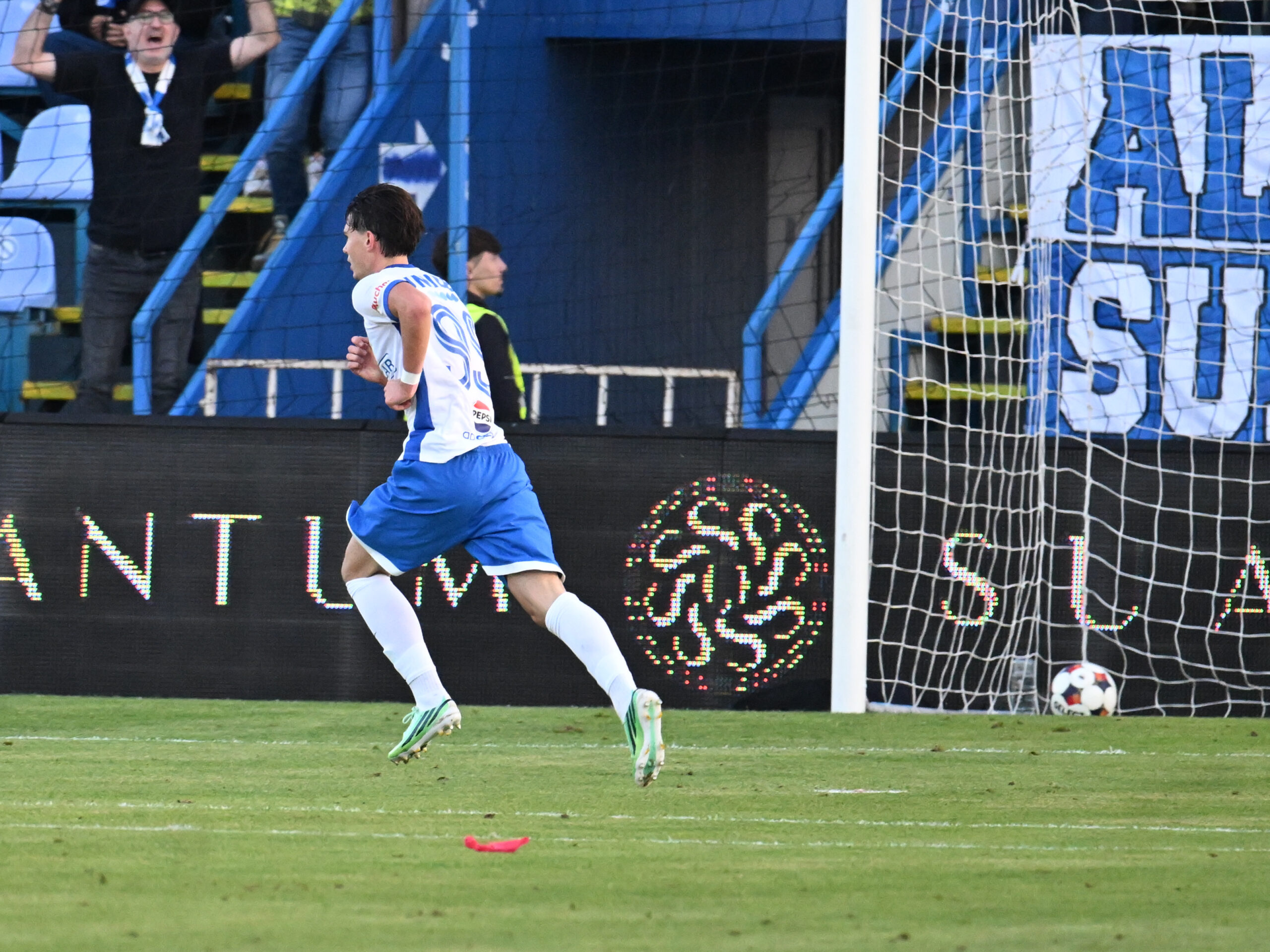 Razvan Paul Marincean se bucură dupa un gol marcat in meciul de fotbal dintre Farul Constanta si Otelul Galati, contand pentru Superliga Superbet, desfasurat pe Stadionul Central al Academiei Gheorghe Hagi din Ovidiu, duminica 25 octombrie 2026. © FOTO:Razvan Pasarica/SPORT PICTURES