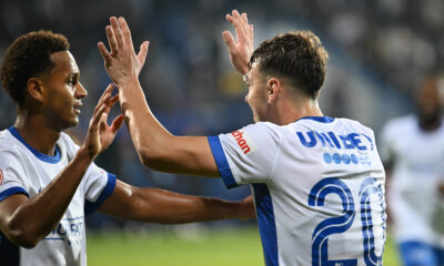 Eduard Gabriel Radaslavescu îl felicită pe Matteo Alrich Mawule Ahlinvi dupa un gol marcat in meciul de fotbal dintre Farul Constanta si Petrolul Ploiesti, contand pentru Superliga Superbet, desfasurat pe Stadionul Central al Academiei Gheorghe Hagi din Ovidiu, duminica 11 octombrie 2026. © FOTO:Razvan Pasarica/SPORT PICTURES