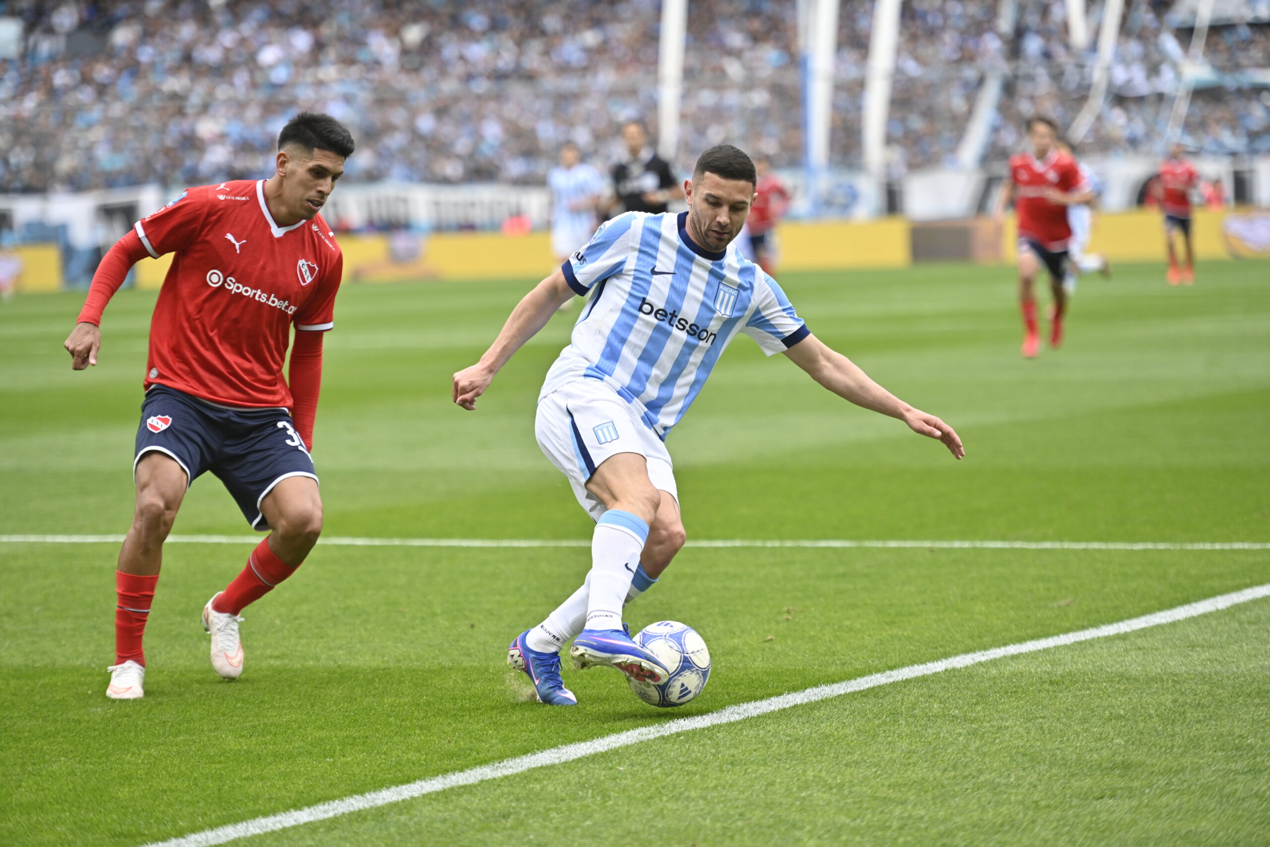 Adrian Martinez from Racing Club and Sebastian Valdez from Independiente during the Torneo Clausura 2026 Matchweek 13 fixture between Racing Club and Independiente at Estadio Presidente Perón in Avellaneda, Buenos Aires Province, Argentina, on 18 October 2026. PHOTO / Julio Martin Mancini / SportPulse