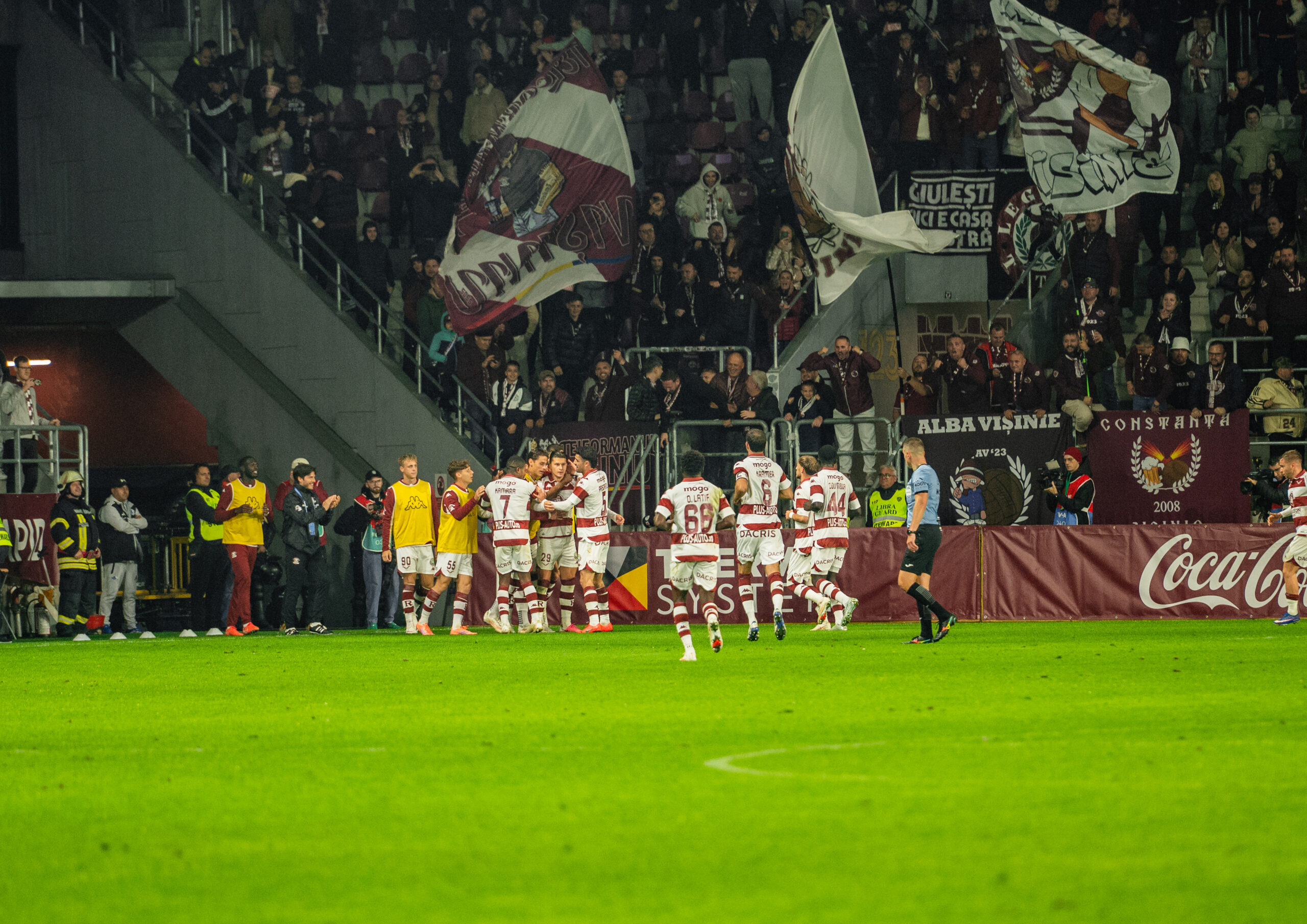 Jucatorii Rapidului celebrand primul gol în timpul partidei, Stadionul „Giulești” din București, România, 2026. ©FOTO / Raul Marica / SportPulse