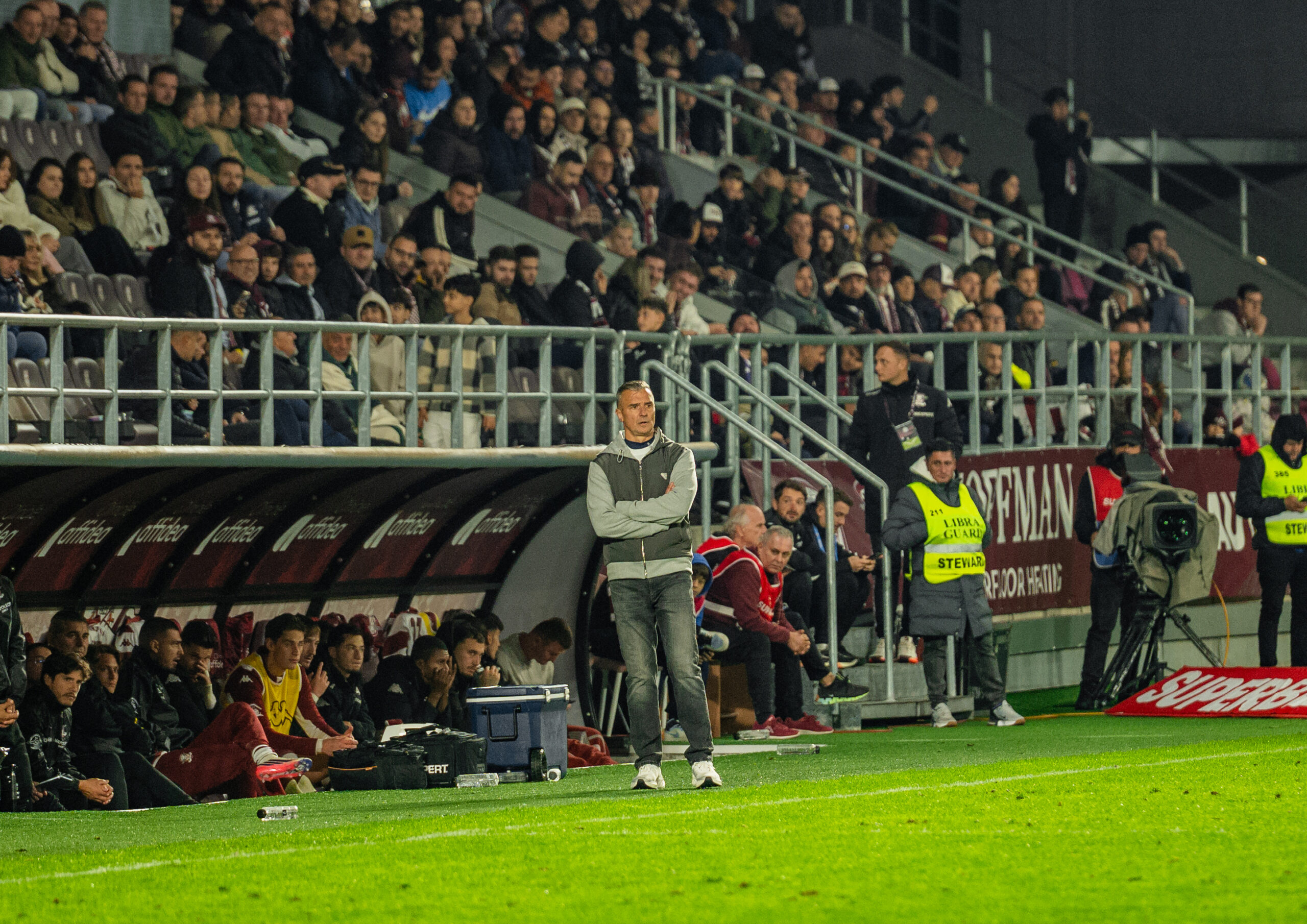 Daniel Pancu antrenor Rapid, în timpul partidei din etapa a 12-a a SuperLigii României, dintre Rapid București și Corvinul Hunedoara, disputată pe Stadionul „Giulești” din București, România, 17 octombrie 2026. ©FOTO / Raul Marica / SportPulse