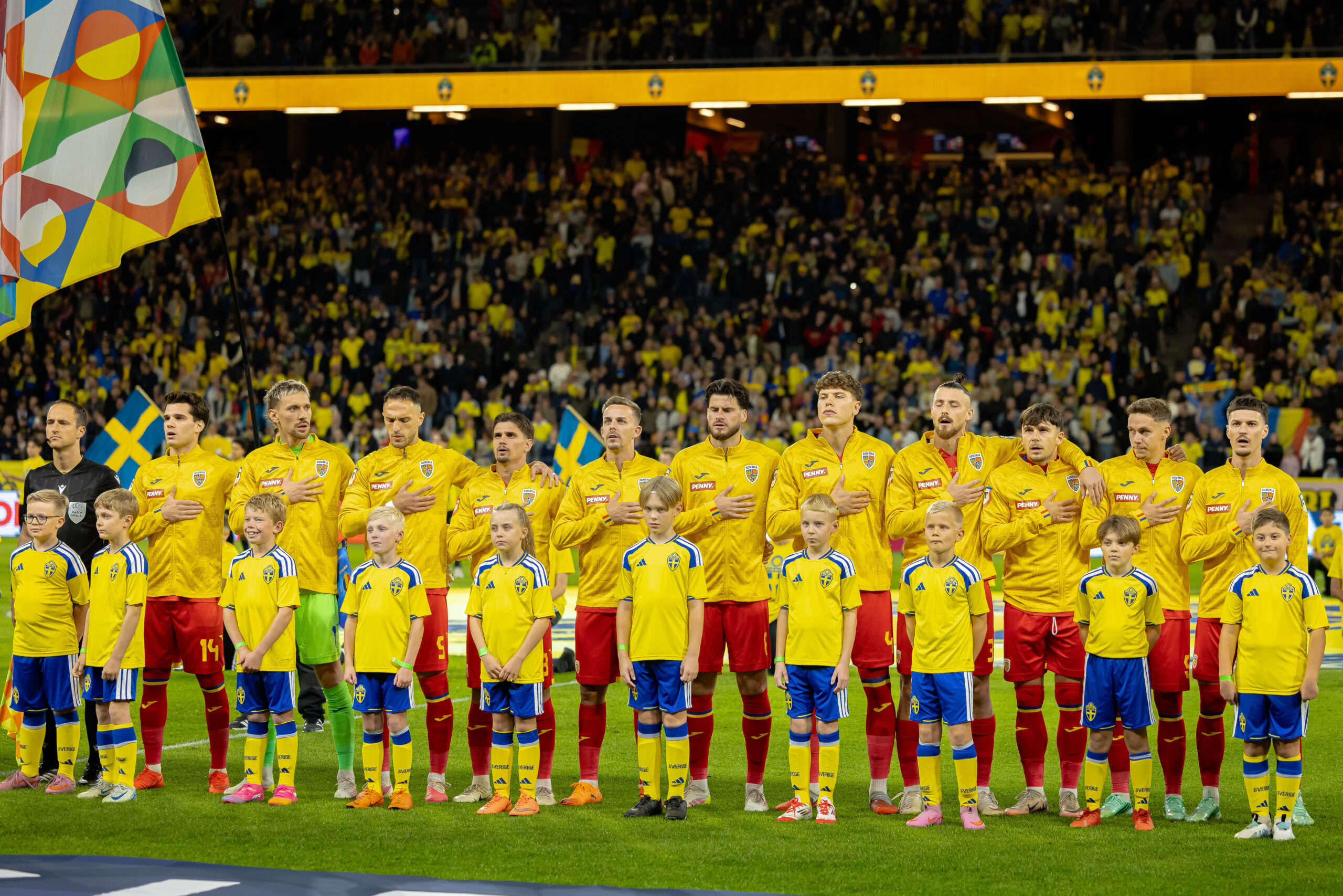 Echipa nationala a Romaniei la intonarea imnului national inaintea partidei Suedia vs Romania din UEFA Nations League, disputata pe Strawberry Arena, Solna, Suedia © FOTO:Emil Sebastian Popescu/ESPphoto