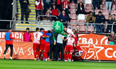 Jucatorii celor de la UTA Arad celebrand ©FOTO / Horvath Tamas / SportPulse