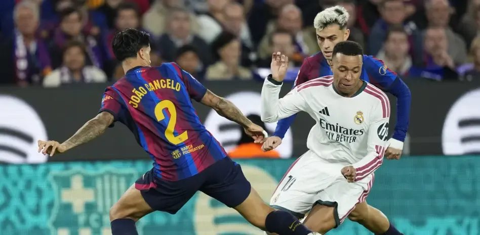 Joao Cancelo in duel cu Mbappe, FOTO/IMAGO