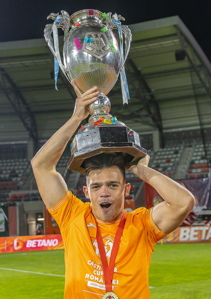 Flavius Iacob de la Corvinul, celebrand dupa finala din Cupa Romaniei dintre Corvinul Hunedoara vs Otelul Galati, 15.05.2024, Stadionul Municipal, Sibiu-Romania
©FOTO: Emil Sebastian Popescu/ESPhoto Ltd